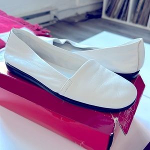 Aerosoles Mr. Softee White Leather New Loafers 7M. Worn once.